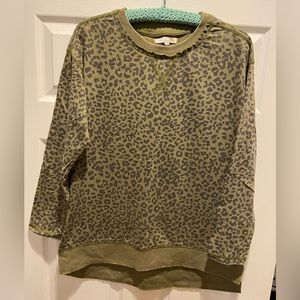 💚 4 for $32 olive green/dark grey C&C tunic 💚